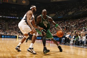 九游官方网站-电竞之神降临NBA主场？TheShy七赛季高光震撼全美，独行侠球迷彻底沸腾！